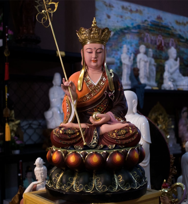 Tượng Phật Địa Tạng Vương Bồ Tát - Hãy lắng nghe tiếng nói trong tâm hồn và hướng về tước đường yên bình. Tượng Phật Địa Tạng Vương Bồ Tát đại diện cho sự danh hiệu cao quý của chư tôn đức, được ca ngợi bởi sự nhân từ, lòng thương xót và sự cứu rỗi.