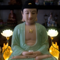 Tượng Phật Bổn Sư Thích Ca Y Áo Xanh họa tiết 3D Ngồi Đài Sen – 50cm