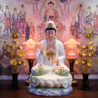 Tượng Phật Quan Âm Bột Đá Ngọc Vẽ Gấm 50cm1