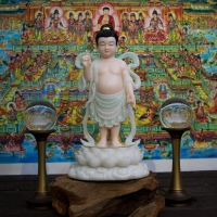 Tượng Phật Đản Sanh Đá Ngọc Thiên Thanh 1