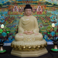Tượng Phật Dược Sư Đá Thạch Anh Viền Vàng Cao 68cm1
