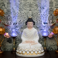 Tượng Phật Thích Ca Bằng Sứ Trắng Viền Vàng 50cm1