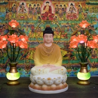 Tượng Phật Thích Ca Áo Kín Cổ Đá Khoáng Vẽ Màu 48cm1