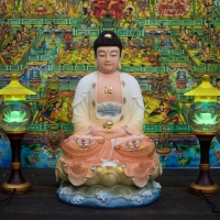 Tượng Phật A Di Đà Đá Khoáng Vẽ Màu Áo Cam Nhũ Vàng 50cm1