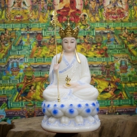 Địa Tạng Vương Bồ Tát ngồi trắng viền xanh 30cm1