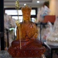 Tượng Phật Địa Tạng đá lưu ly màu hổ phách 25cm